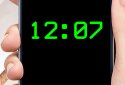 Огромные часы на экране блокировки screenshot 5