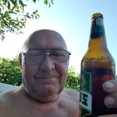 Сержант подпивас