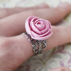 Розовая роза