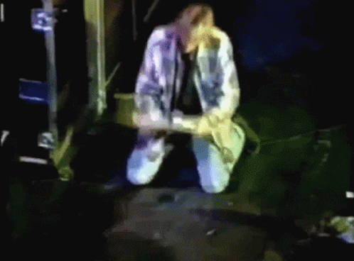 kurt-cobain-smash-guitar.gif
